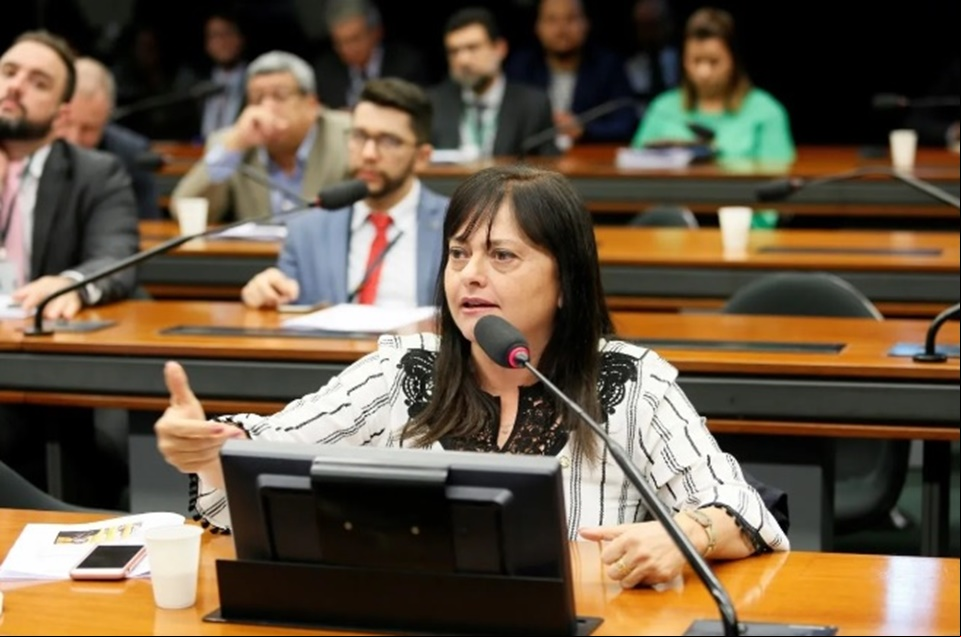 Deputada farmacêutica, propõe a inserção do Farma na Saúde da Família, em PL