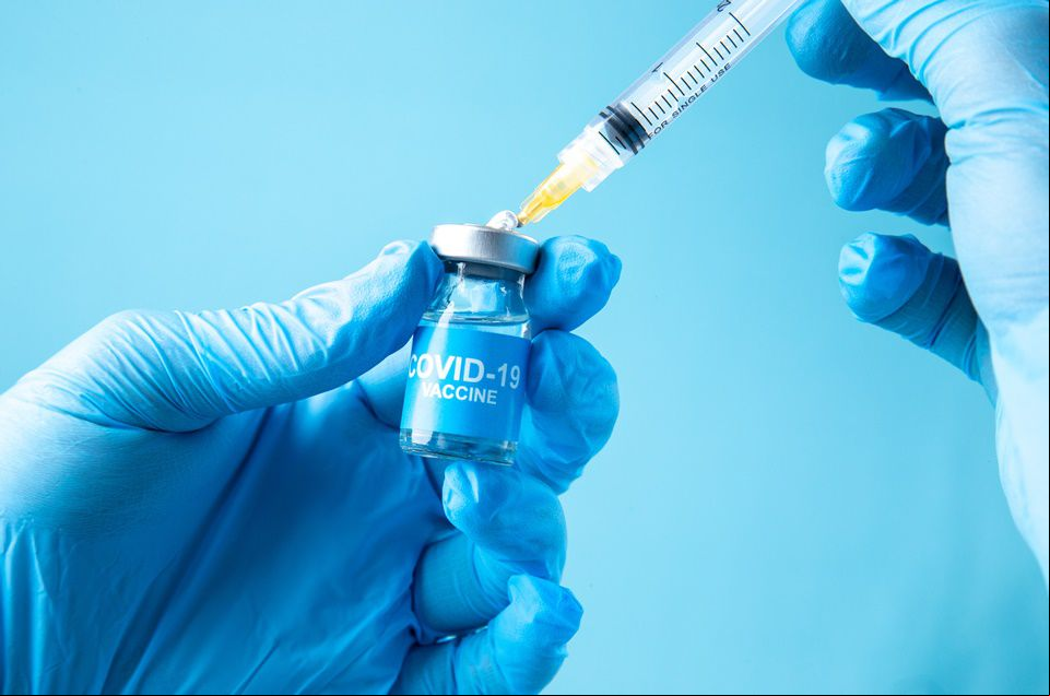 Brasil deve iniciar produção de vacina russa contra Covid-19 em novembro